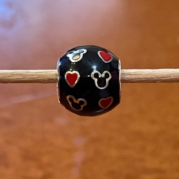 Pandora Disney Mickey and Hearts Enamel Charm - Picture 3 of 9